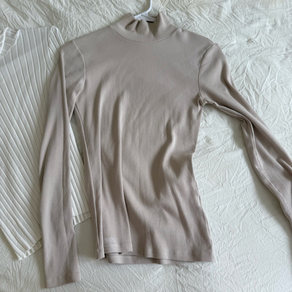 Tops - Picture 2 of 4
